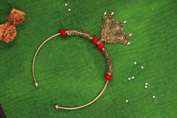 Elegant Handmade Gold Toned Hasli Necklace