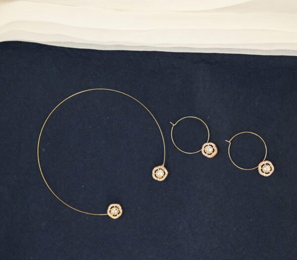 Elegant Memory Wire Choker Necklace Set with Floral Pendants
