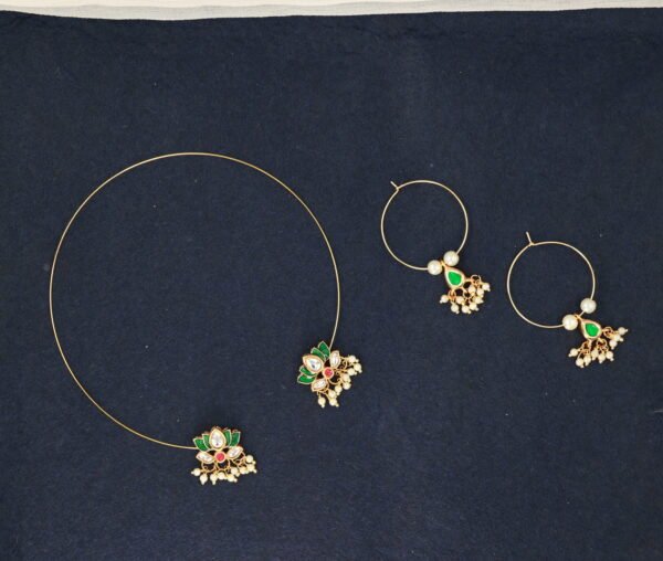 Elegant Gold Choker Necklace with Green Jadau Lotus Design