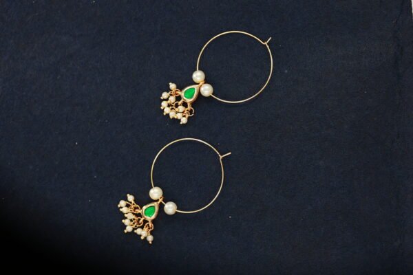 Elegant Gold Choker Necklace with Green Jadau Lotus Design - Image 4
