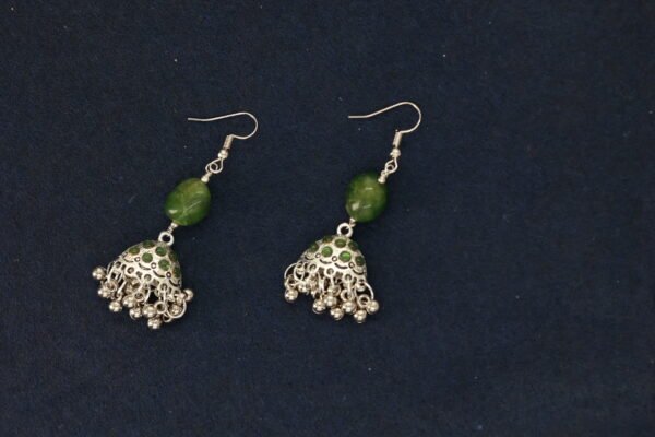 Exquisite Oval Shaped Silver Earrings with Green Kundan and Agate Stones - Image 2