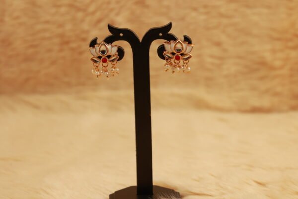 Elegance Redefined: White Lotus Meenakari Kundan Choker with Pearl Chain - Image 2