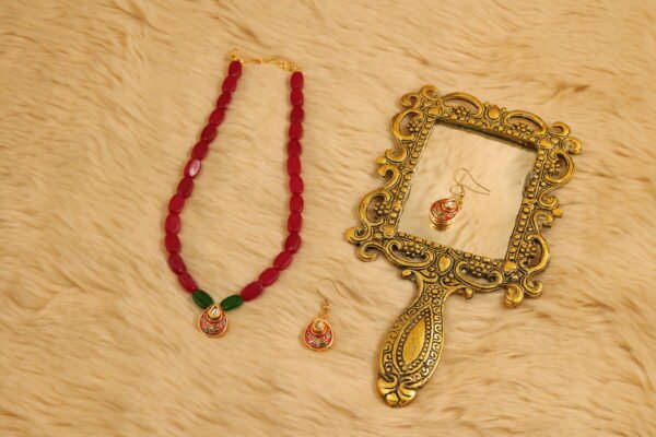 Elegant Red Oval Glass Beads Necklace Set