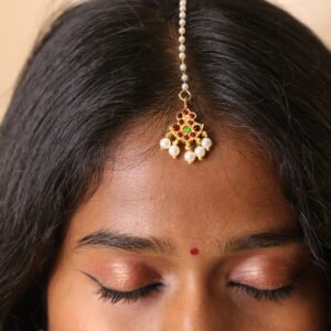 Elegant Kemp Maang Tikka