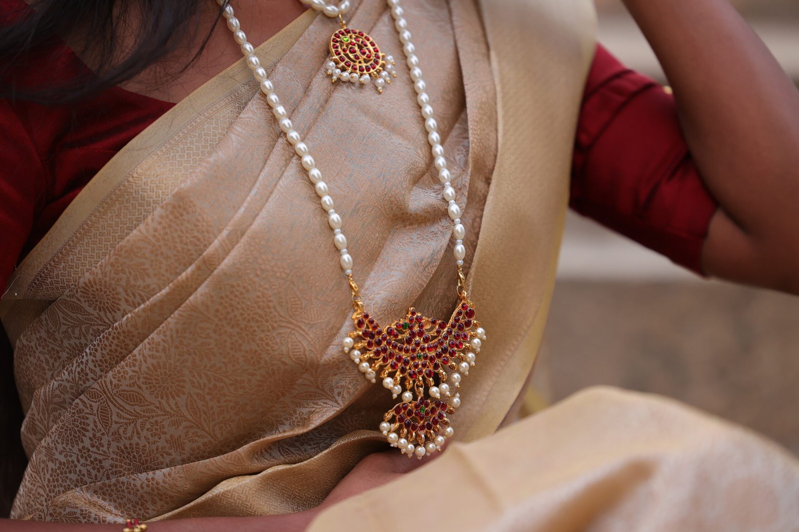 Simple Pearl Necklace with Kemp Pendant - Image 2