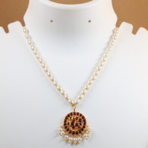 Simple Pearl Necklace with Kemp Pendant