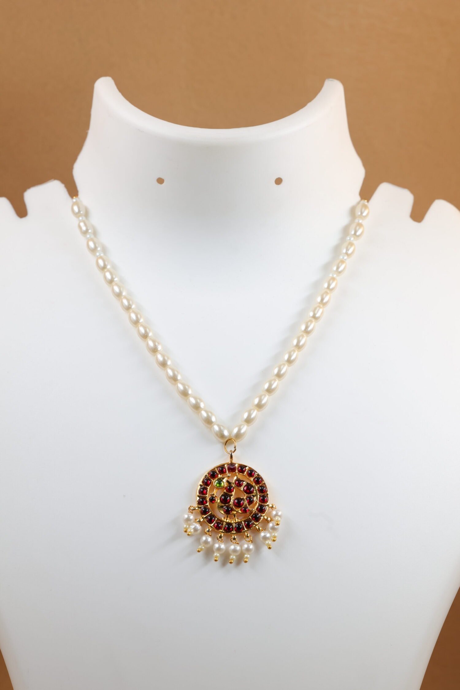 Simple Pearl Necklace with Kemp Pendant